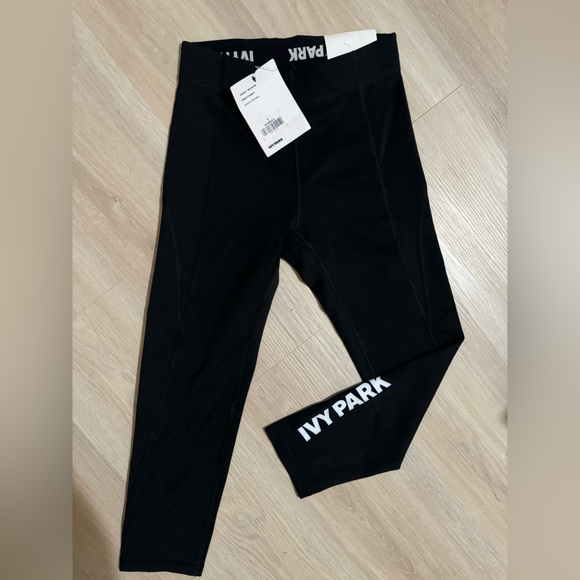 IVY PARK mid rise sculpted legging 3/4 length - Picture 3 of 7